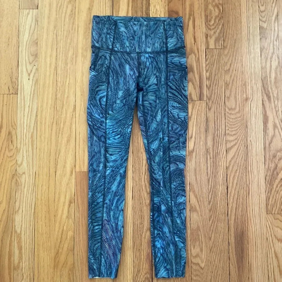 Lululemon sz 2 Fast and Free Tight 25" *Non-Reflective Nulux blue EUC - Picture 2 of 14